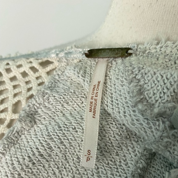 Free people gray sweater crop top crochet sz- sm - Picture 4 of 6